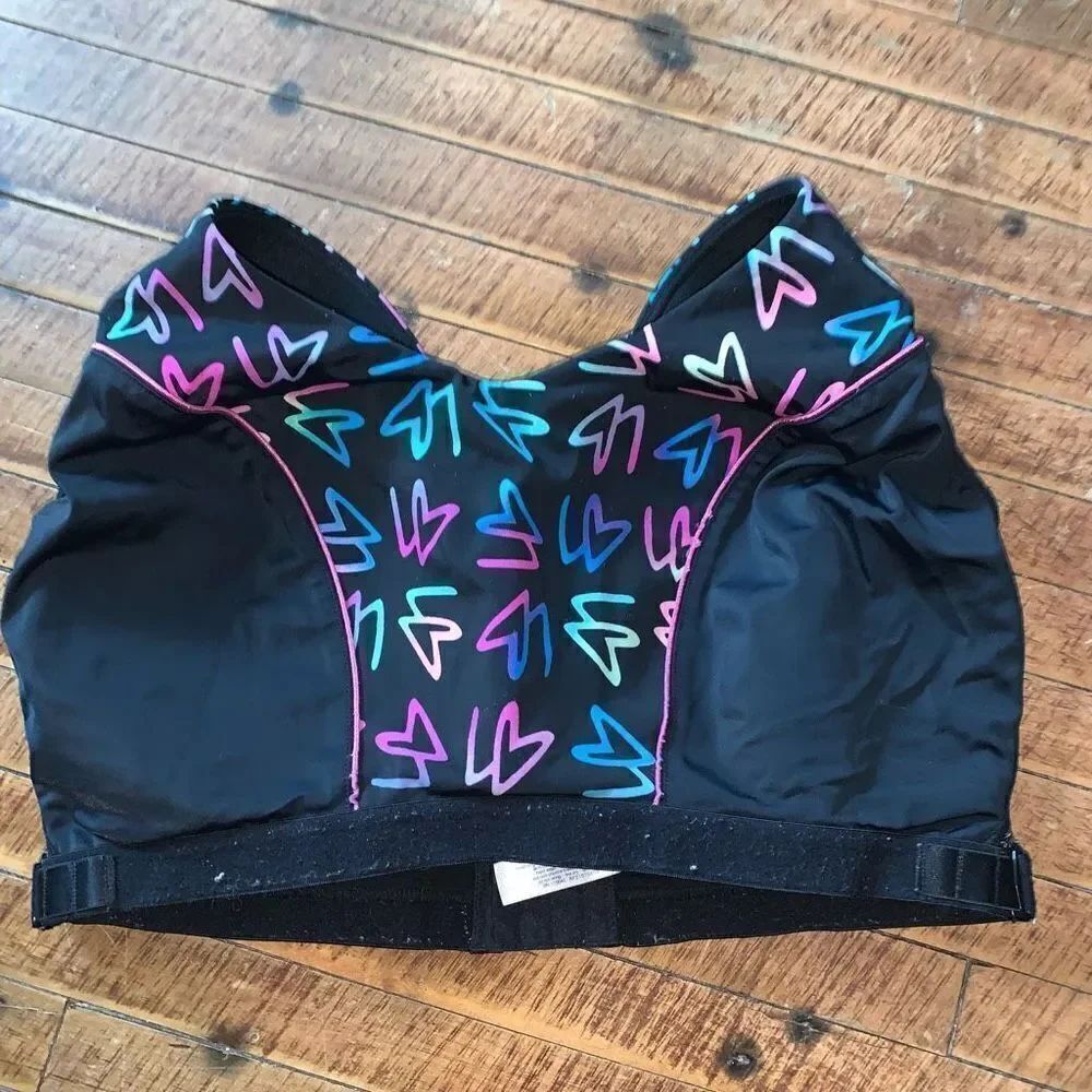 Cacique multicolored hear 38DDD no wire sports bra